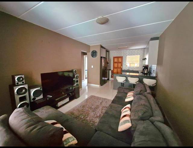 3 BEDROOM TOWNHOUSE FOR SALE IN TERENURE